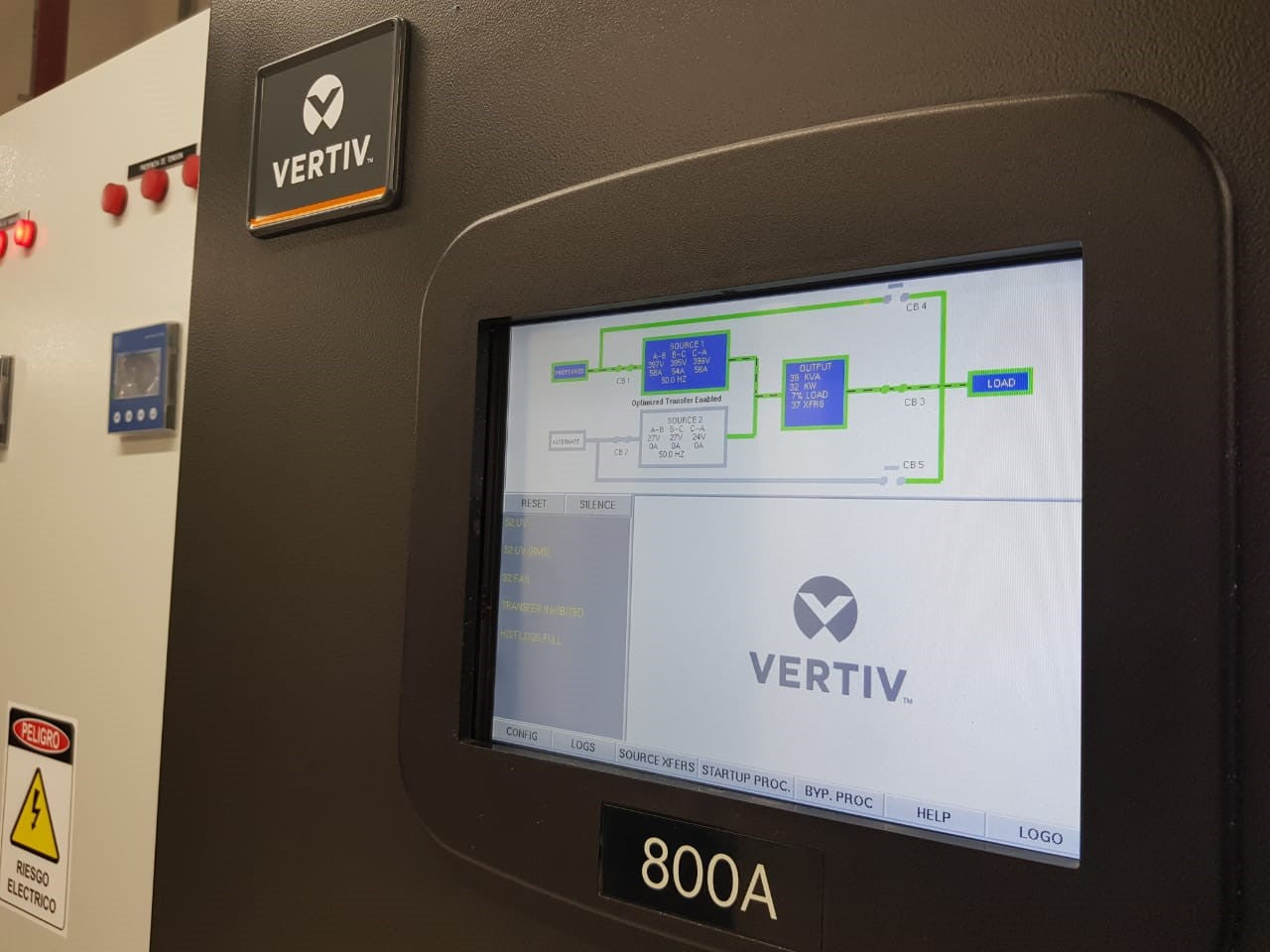 Interruptor de transferencia estática Vertiv con pantalla de monitoreo de fuentes